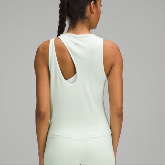 LULULEMON In Pistachio Green Shoulder YOGA tank NWT, Size 6 - Picture 3 of 11